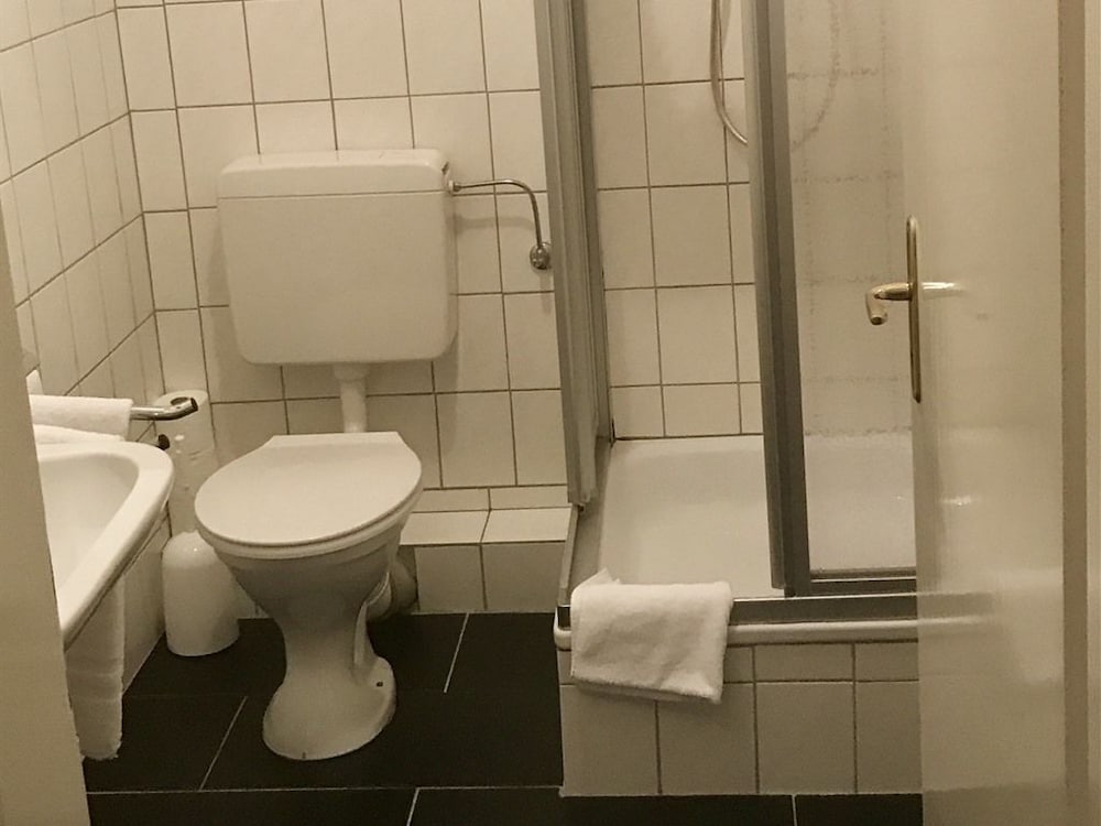 Basic Single Room photo 2