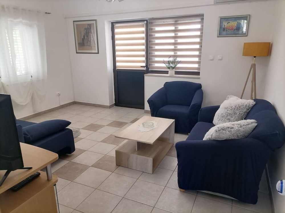Apartment (Ljube - quiet location & close to the)