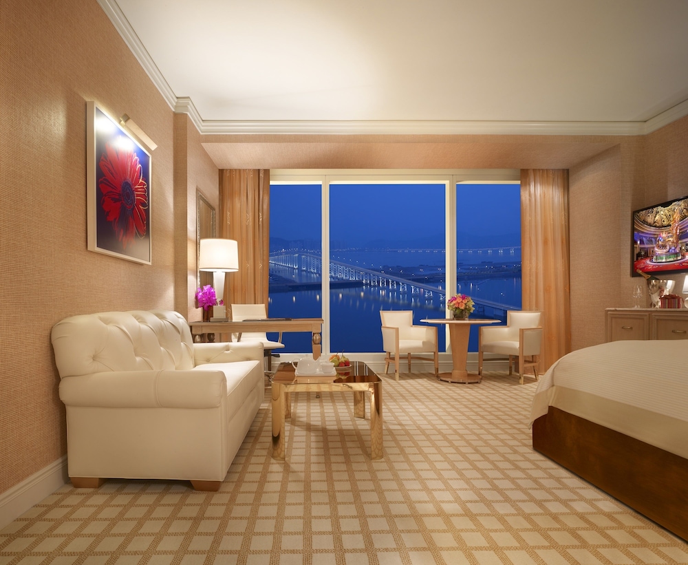 Deluxe Room City View - Photo 2