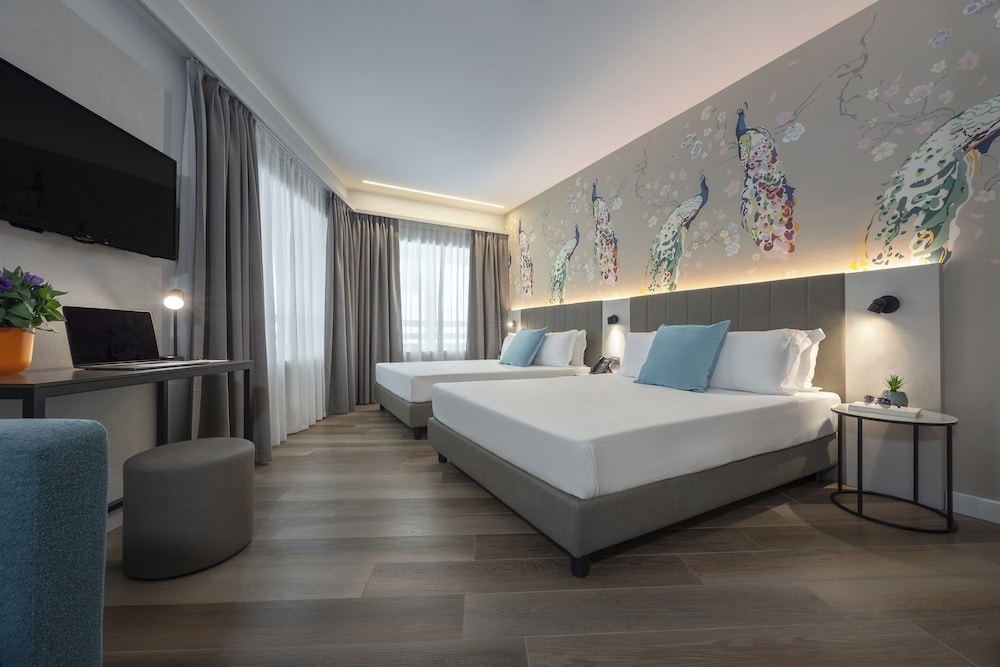 Family Room Queen Beds