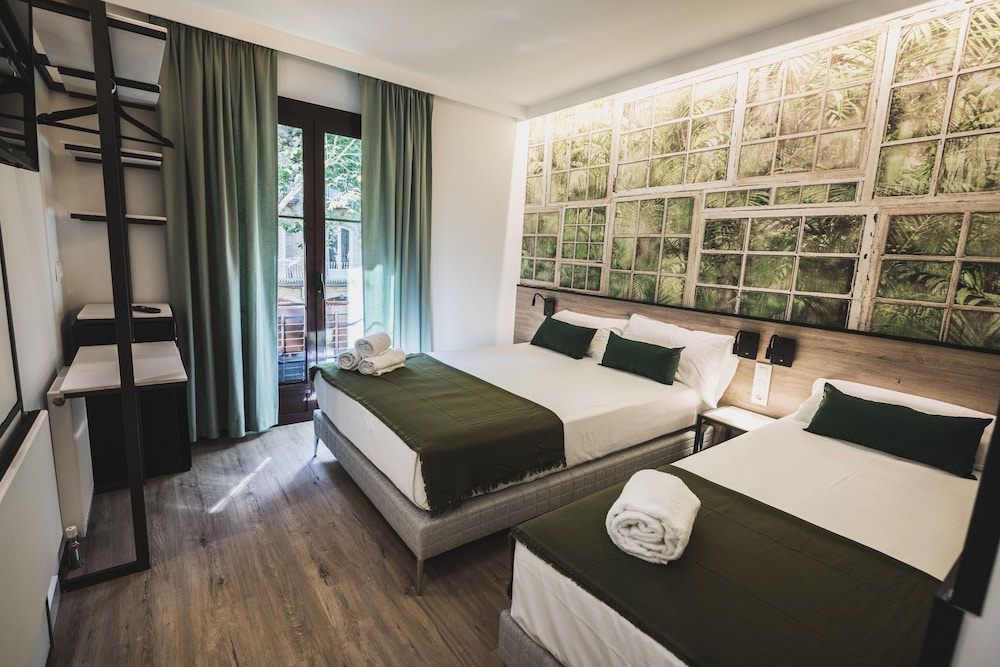 Habitación Triple Clásica, Vista a la Ciudad