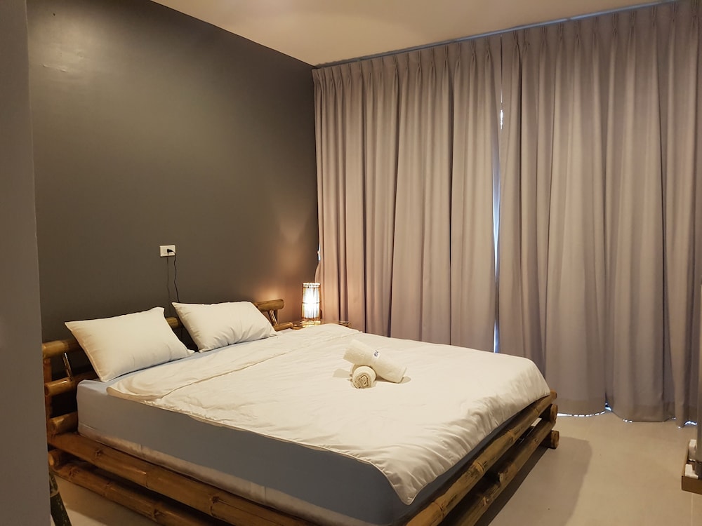 Standard Double Or Twin Room, 1 Bedroom, Refrigerator, Partial Lake View