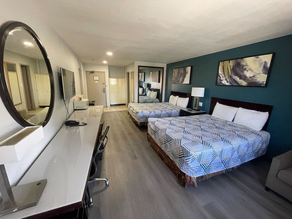 2 Double Beds, Non-Smoking photo 2