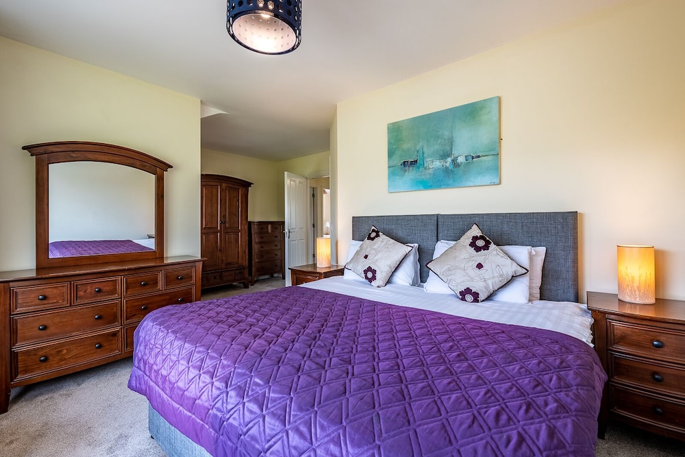 Deluxe House, 4 Bedrooms photo 2