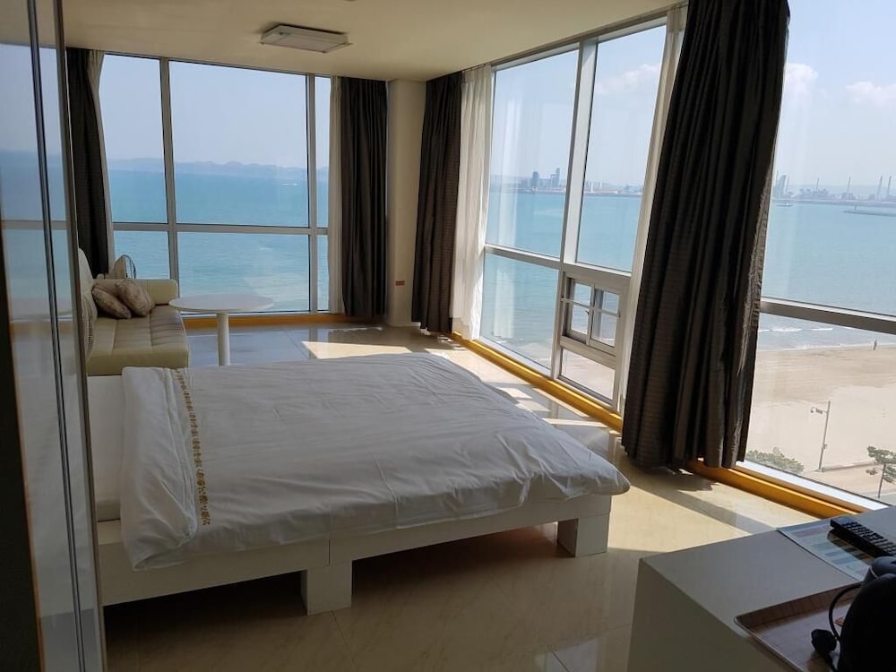 Room (Coner Suite, Sea View)