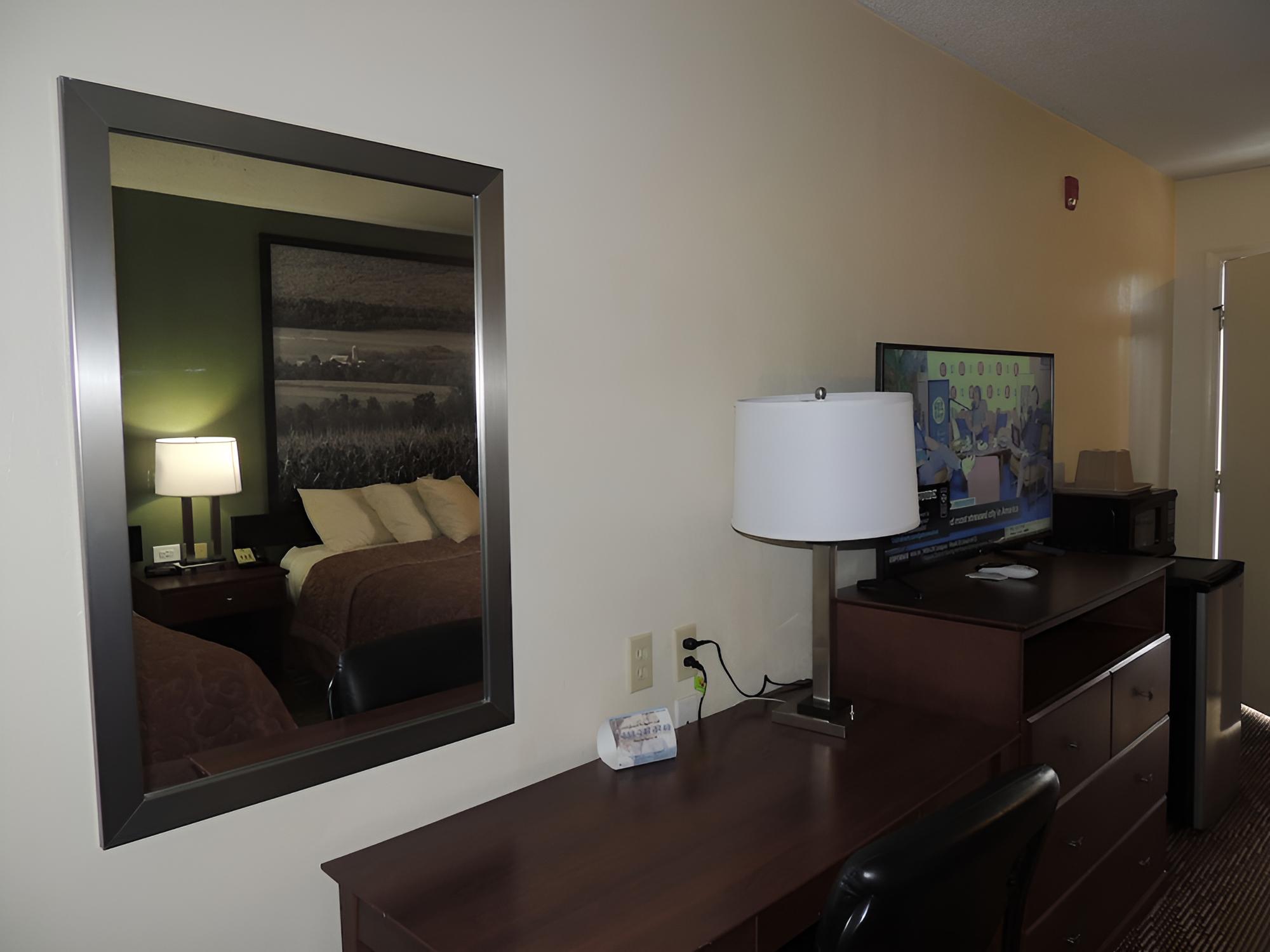 Standard Room, 1 King Bed - Photo 2