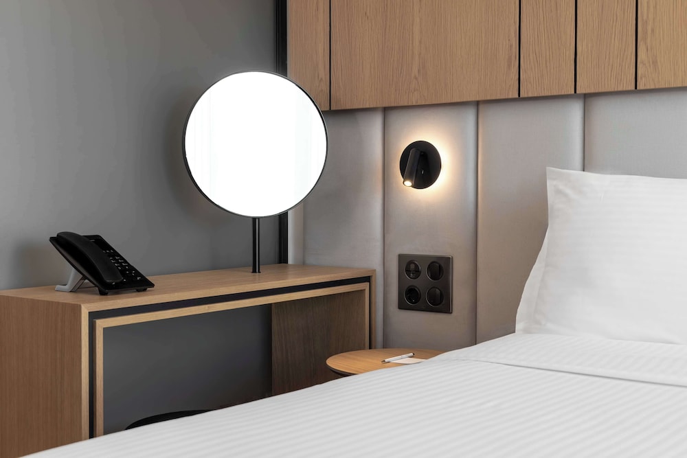 Deluxe Room, 1 Queen Bed, Jetted Tub, City View