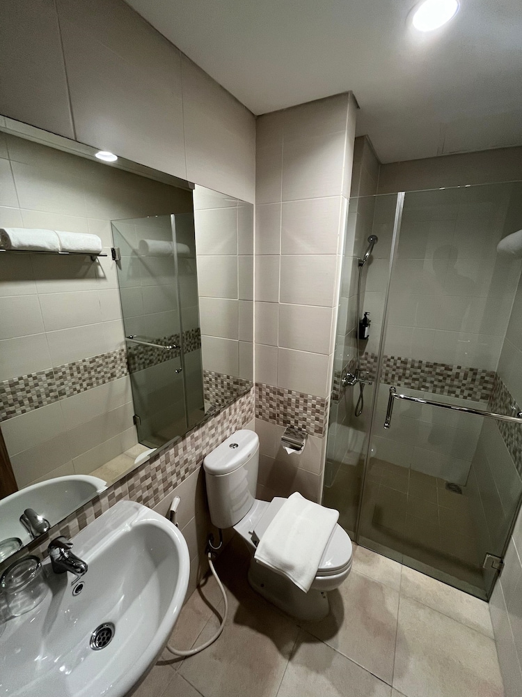 Executive Suite - Photo 3