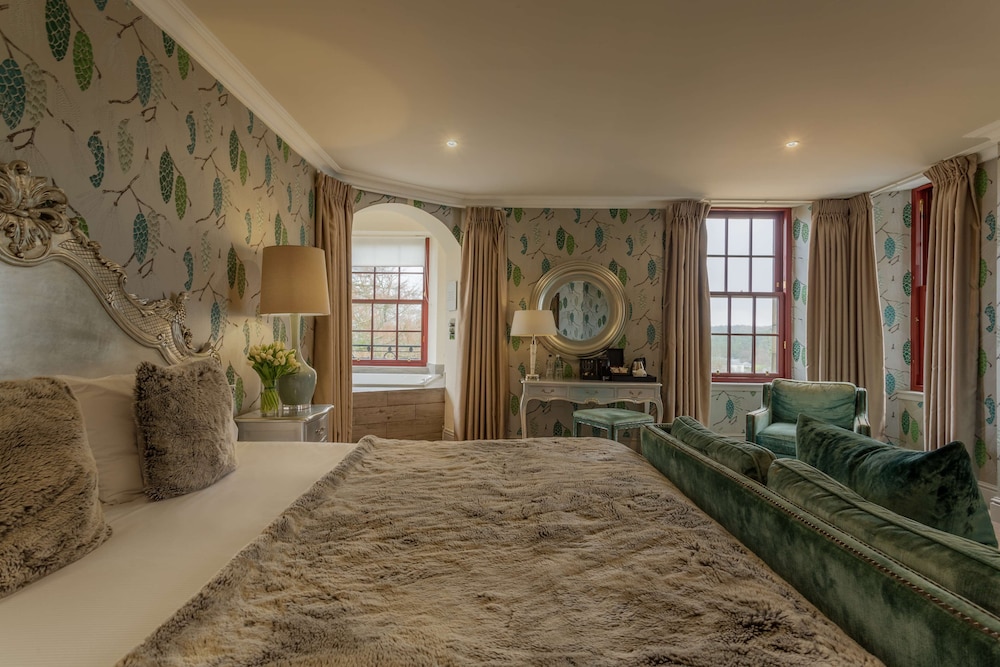 Suite, 1 King Bed, Non Smoking, Hot Tub (Walk-in Shower;with Sofabed) - Photo 4