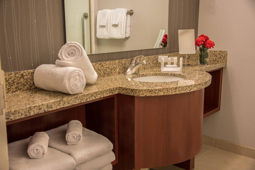 Room, 2 Queen Beds (Hearing Accessible) photo 2