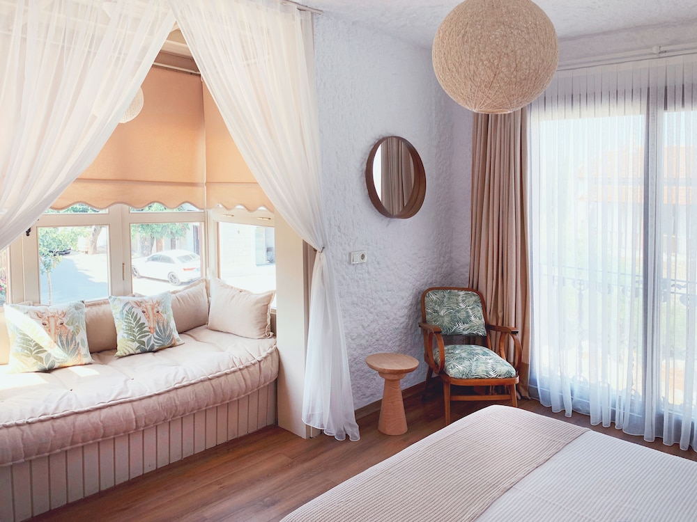 Deluxe Room - Photo 1