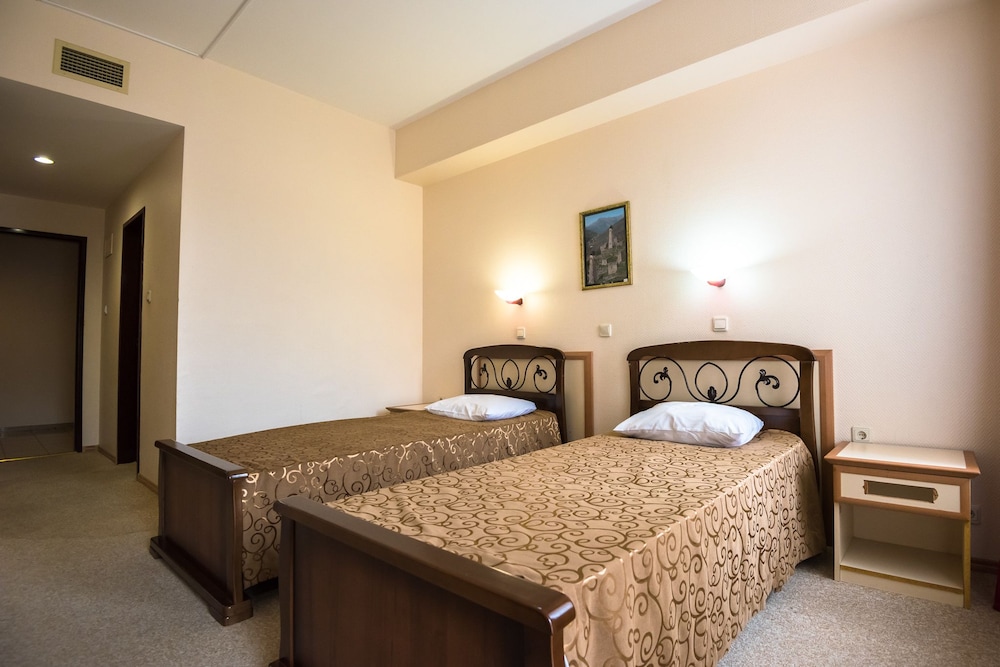 Standard Double or Twin Room, 2 Twin Beds, Mountain View photo 3