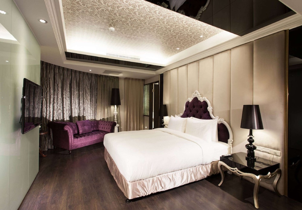 Suite, 1 King Bed, Non Smoking (General) photo 1