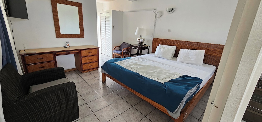 Comfort Apartment, 1 King Bed, Kitchenette, Ocean View