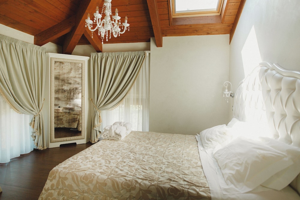 Studio Suite, 1 Double Bed, Hot Tub, Garden View