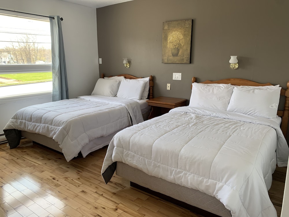 Deluxe Studio Suite, City View, Courtyard Area photo 2