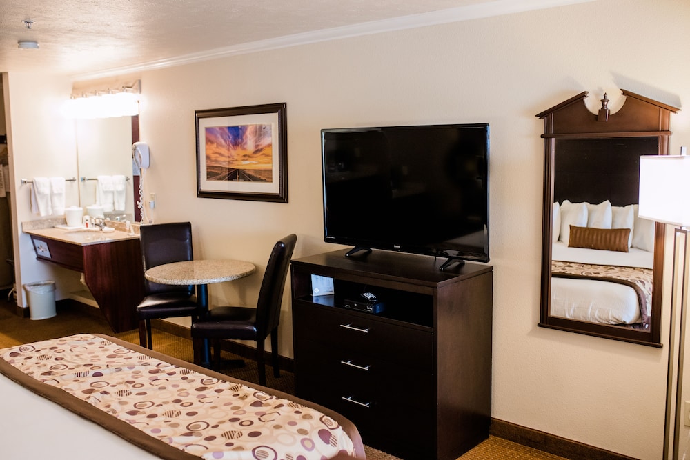 Studio Suite, 1 King Bed, Non Smoking - Photo 4