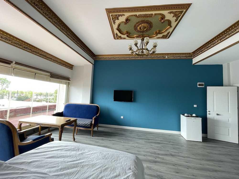 Exclusive Studio Suite photo 2