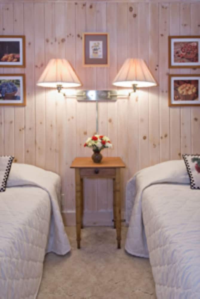 Twin Room (Country Fair) photo 2