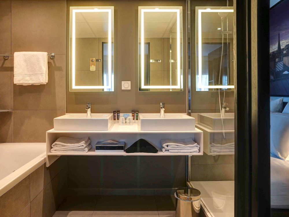 Suite, 1 King Bed with Sofa bed (Paris View) thumbnail 6