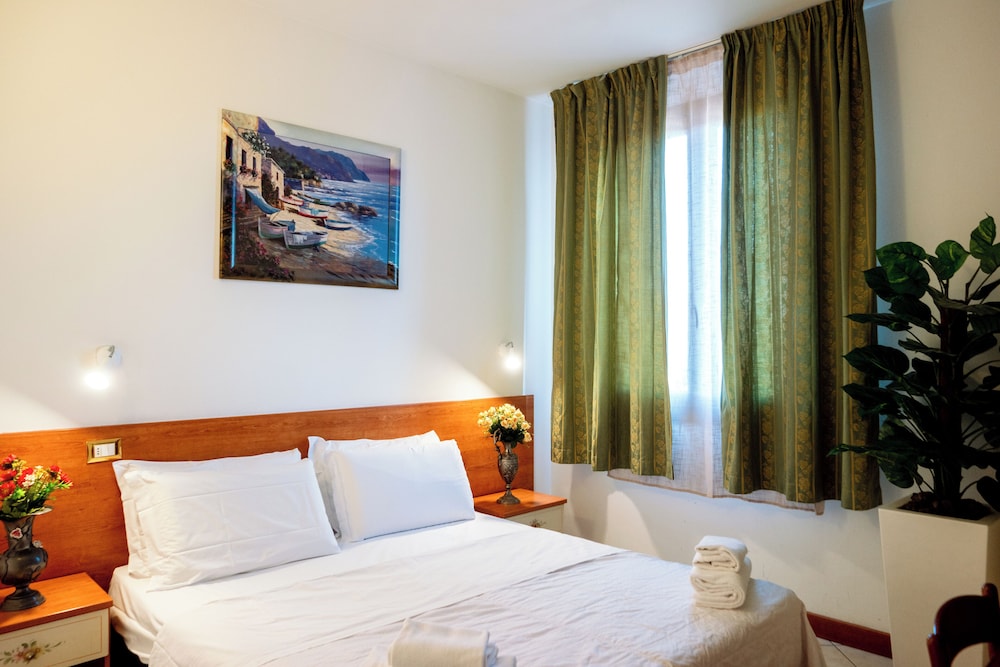 Economy Double Room, Non Smoking, Shared Bathroom