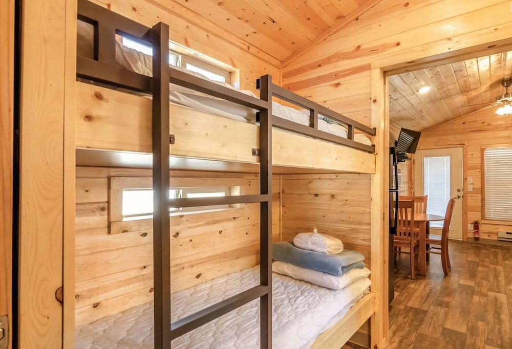 Cottage, 1 Bedroom (Rear Entry, Pets OK, Linens Available) photo 2