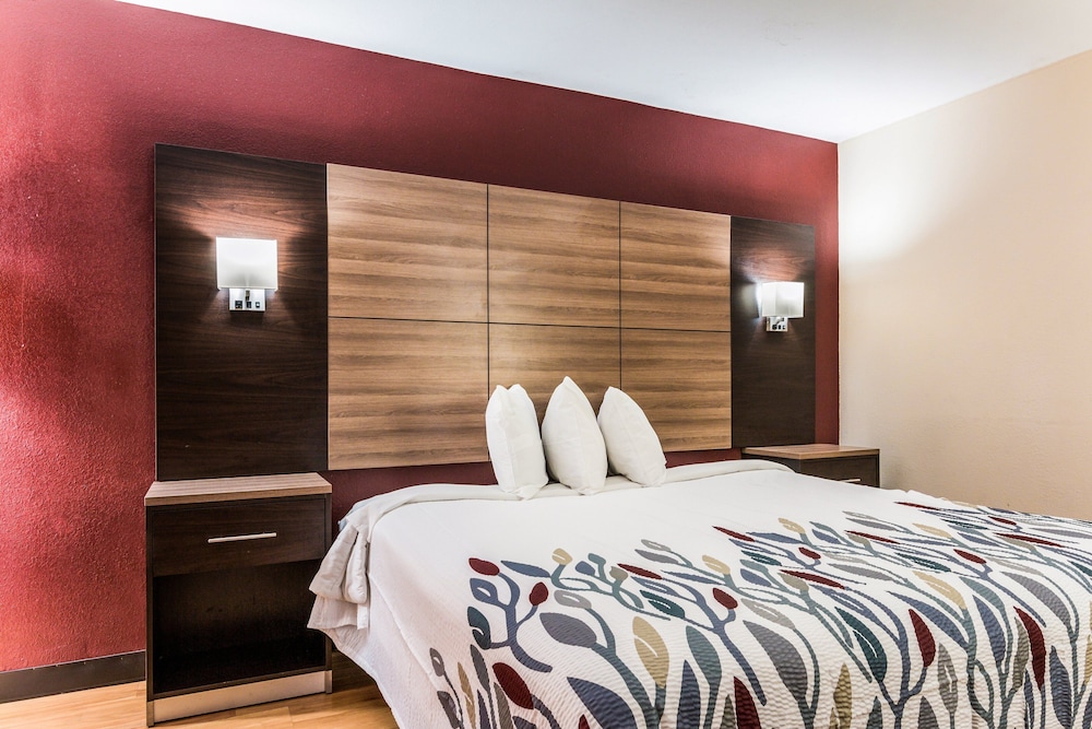 Deluxe Room, 1 Queen Bed, Smoking photo 1