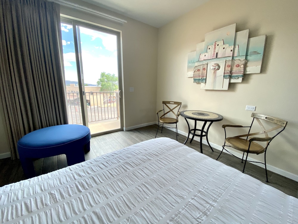 Comfort Room, 2 Queen Beds, Balcony, Valley View photo 3