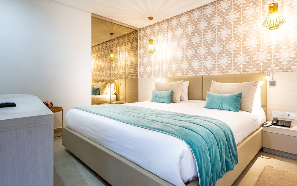 Junior Suite, Hot Tub, Pool View