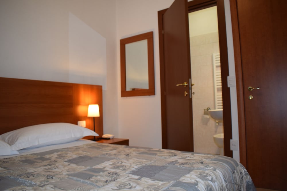 Double Room Single Use, Private Bathroom photo 3