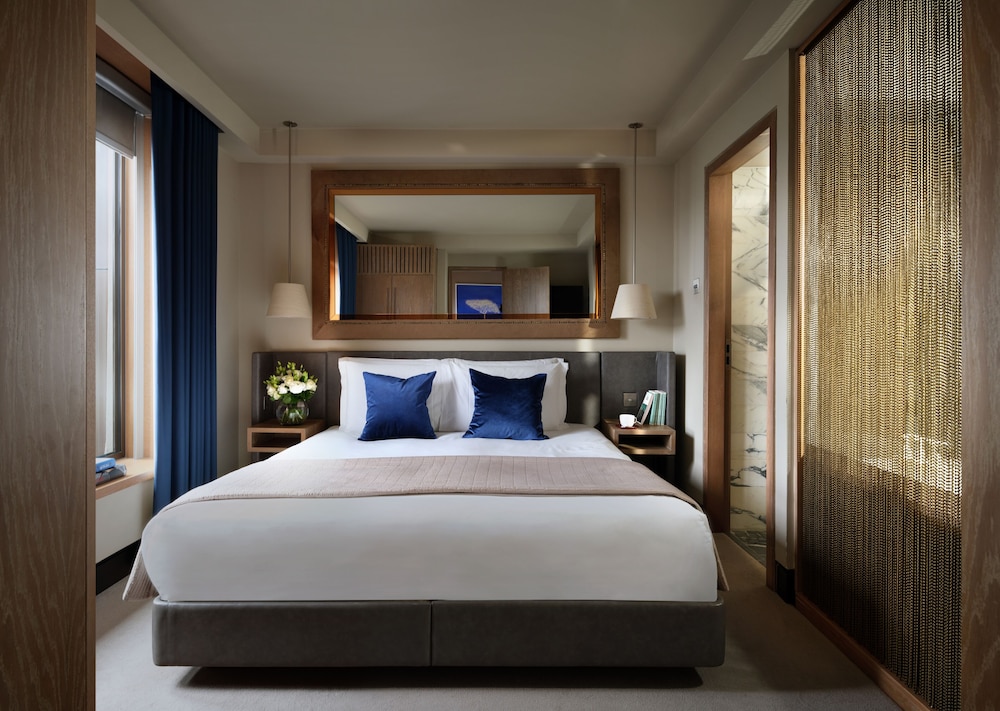 Signature Suite, Balcony, City View photo 2