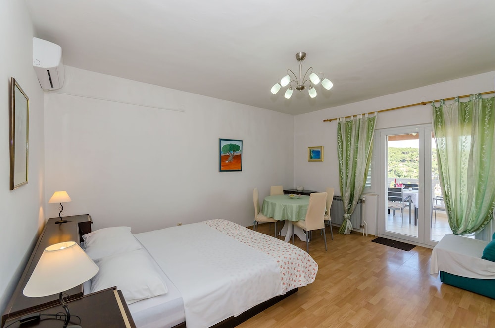 Apartment (A2)