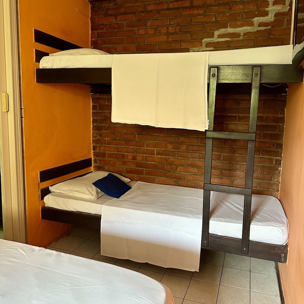 Basic Quadruple Room, Courtyard View photo 3