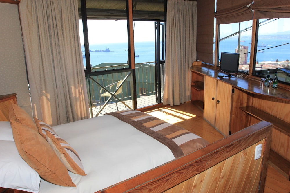 Design Suite, 1 Queen Bed, Non Smoking photo 1