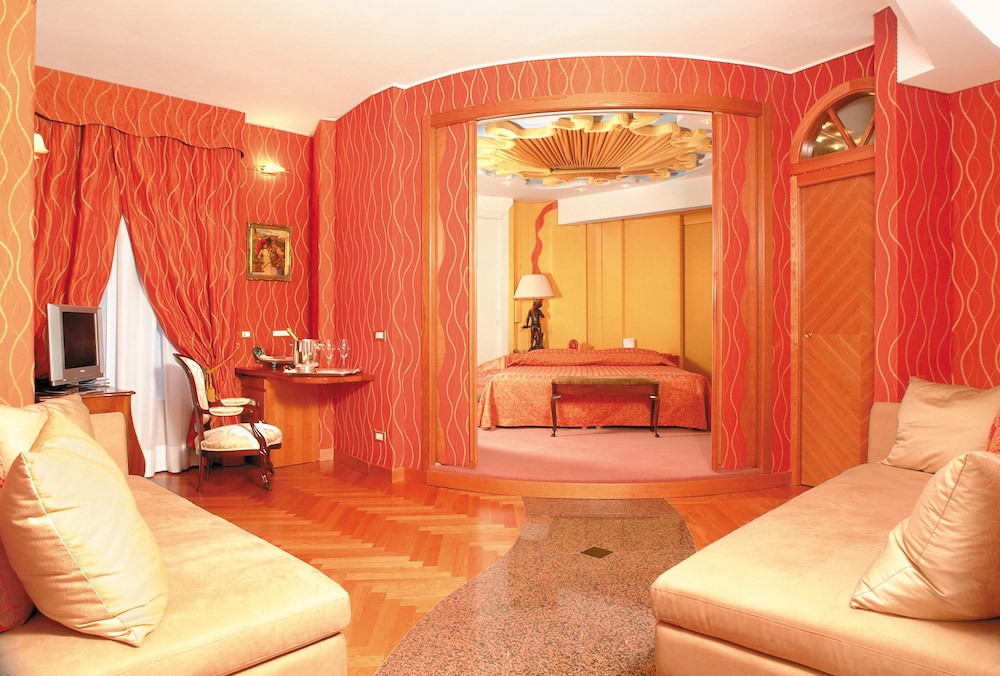 Suite, Jetted Tub photo 2