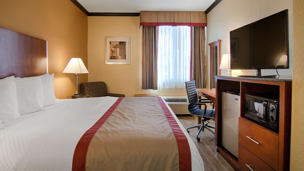 Standard Room, 1 King Bed, Accessible, Non Smoking - Photo 3