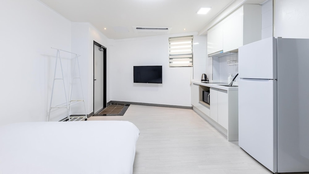 Basic Room, 1 Bedroom (201) - Photo 1