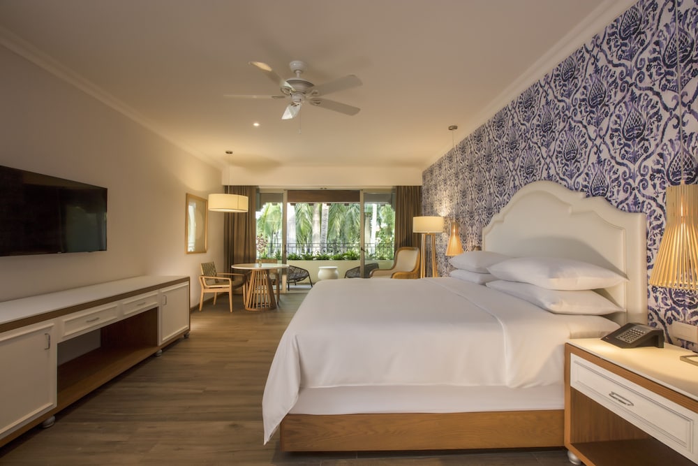 Junior Suite Hacienda King Pool View