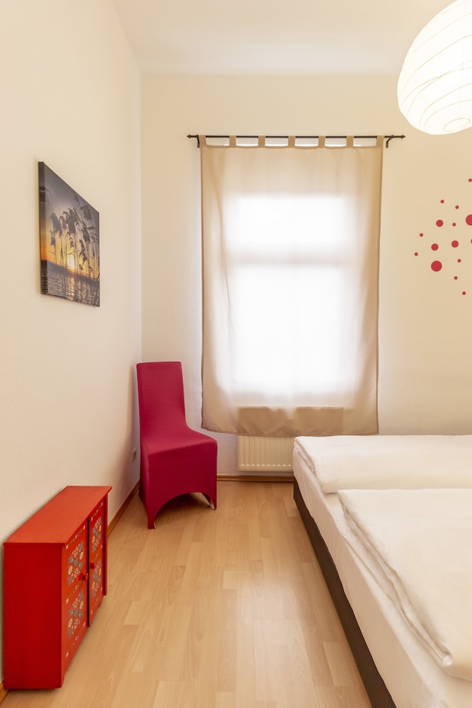 Design Apartment, 3 Bedrooms, Non Smoking, Courtyard View - Photo 6