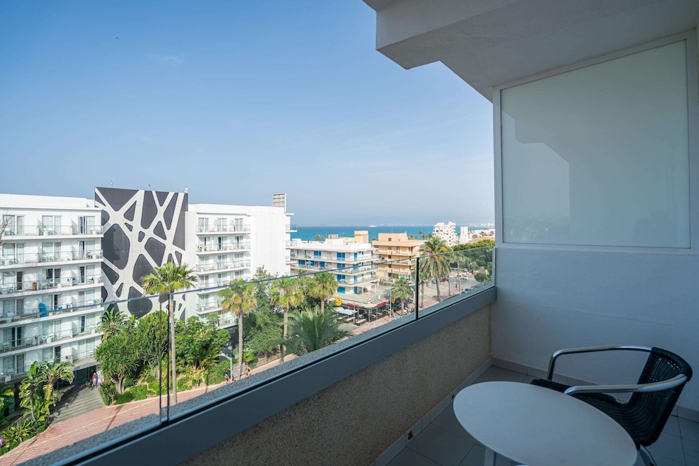 Standard-Doppelzimmer, Balkon, Poolblick