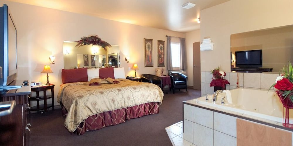 Deluxe Room, 1 King Bed, Hot Tub photo 1