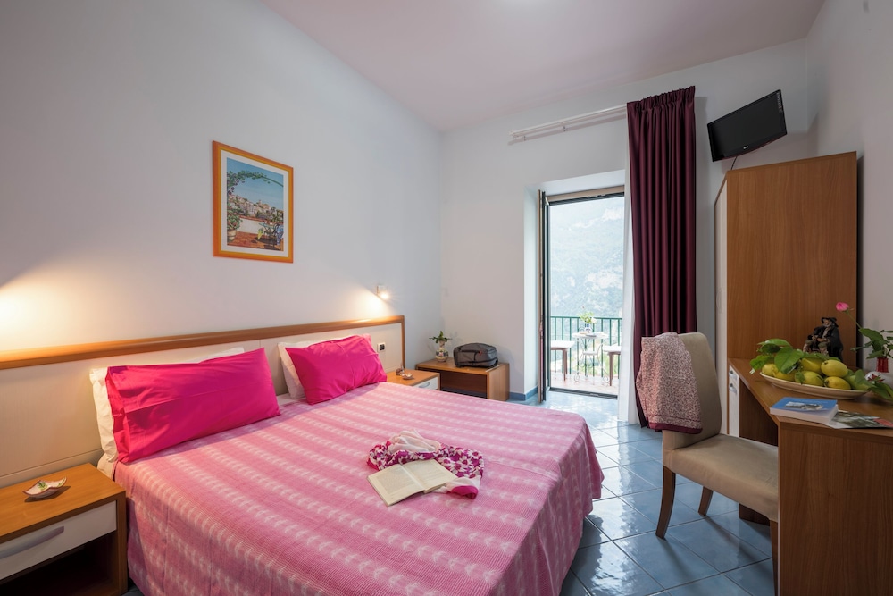 Superior Double Room, Balcony, Hill View