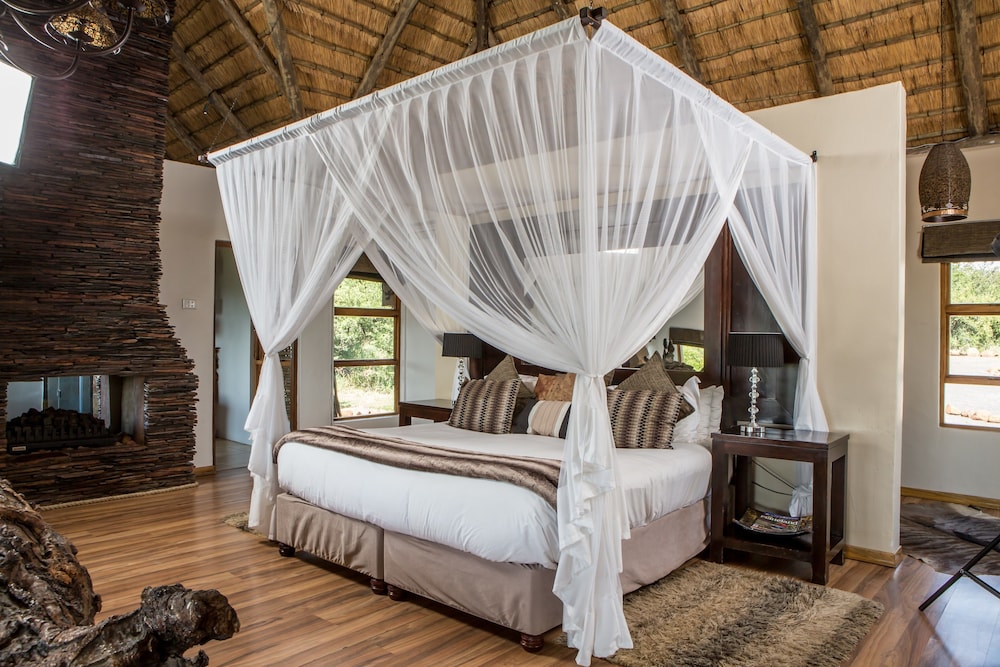 Luxury Suite, Balcony, Valley View