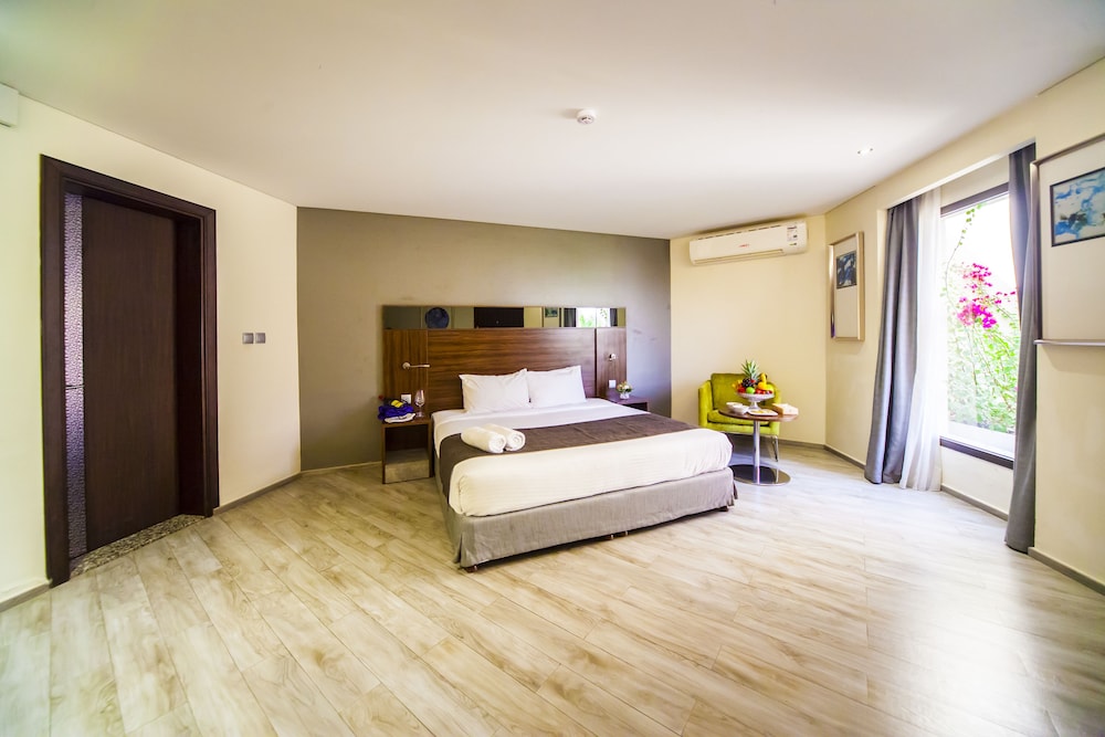 Basic Double Room, 1 Queen Bed, Smoking