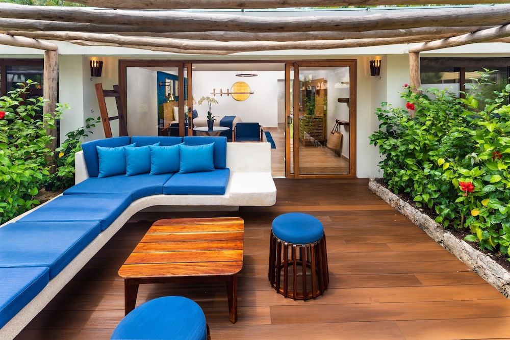 Premium Room, 1 King Bed (seafront, Beach Access)