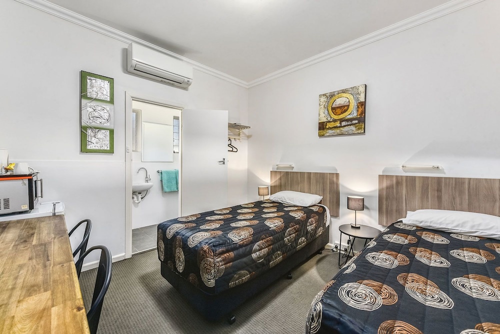 Twin Room (2 Singles ) photo 1