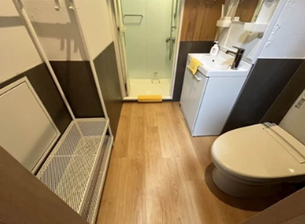 Double Room, Non Smoking - Photo 5