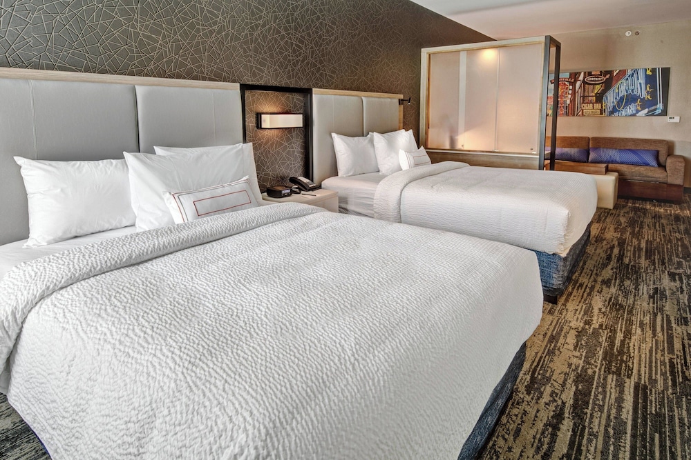 Suite, 2 Queen Beds (Mobility Accessible, Tub) - Photo 1
