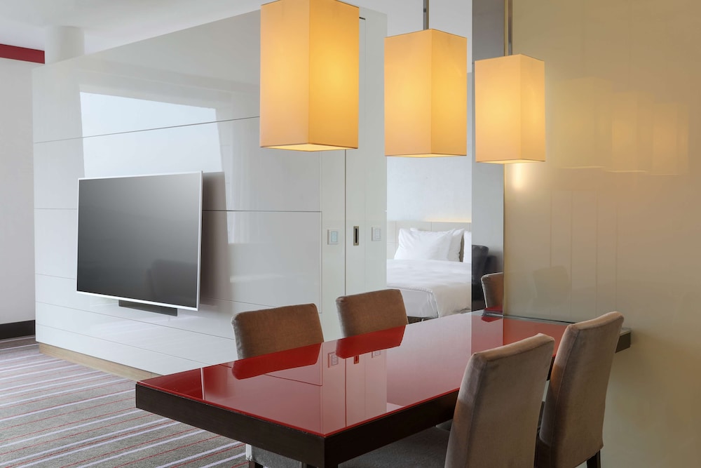 Suite, 1 Bedroom thumbnail 6