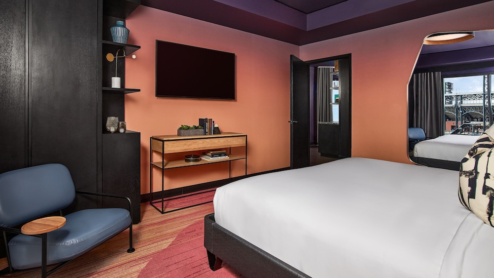 Suite, 1 King Bed (Mile High) - Photo 3